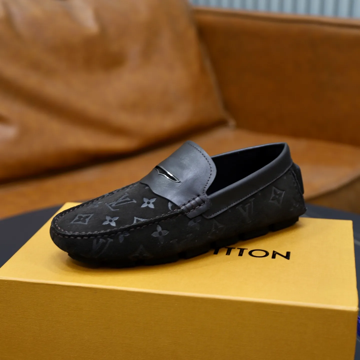 Ex-factory price: 480💰【LV】Louis Vuitton ⚠️High-end men’s driving and pedal series ⚠️38-44 (customized for 45) ⚠️All original cowhide leather! Thick and soft! Made entirely of calfskin lining! Rubber sheet anti-slip beanie sole! Three-dimensional package technology! Fashionable and classic! Handicrafts! Original high quality! Feel free to compare!
